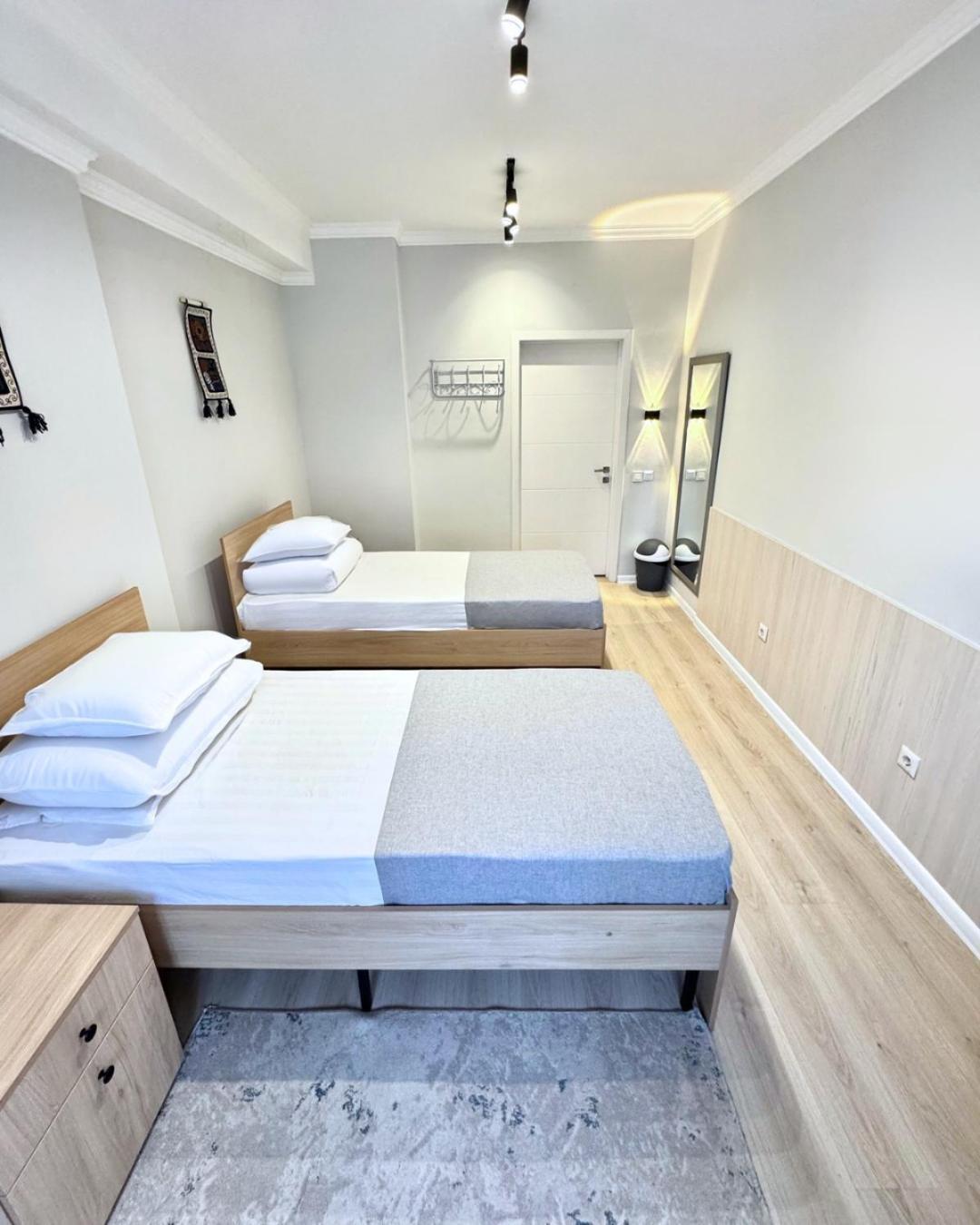 Compass Hostel Bisjkek Eksteriør bilde