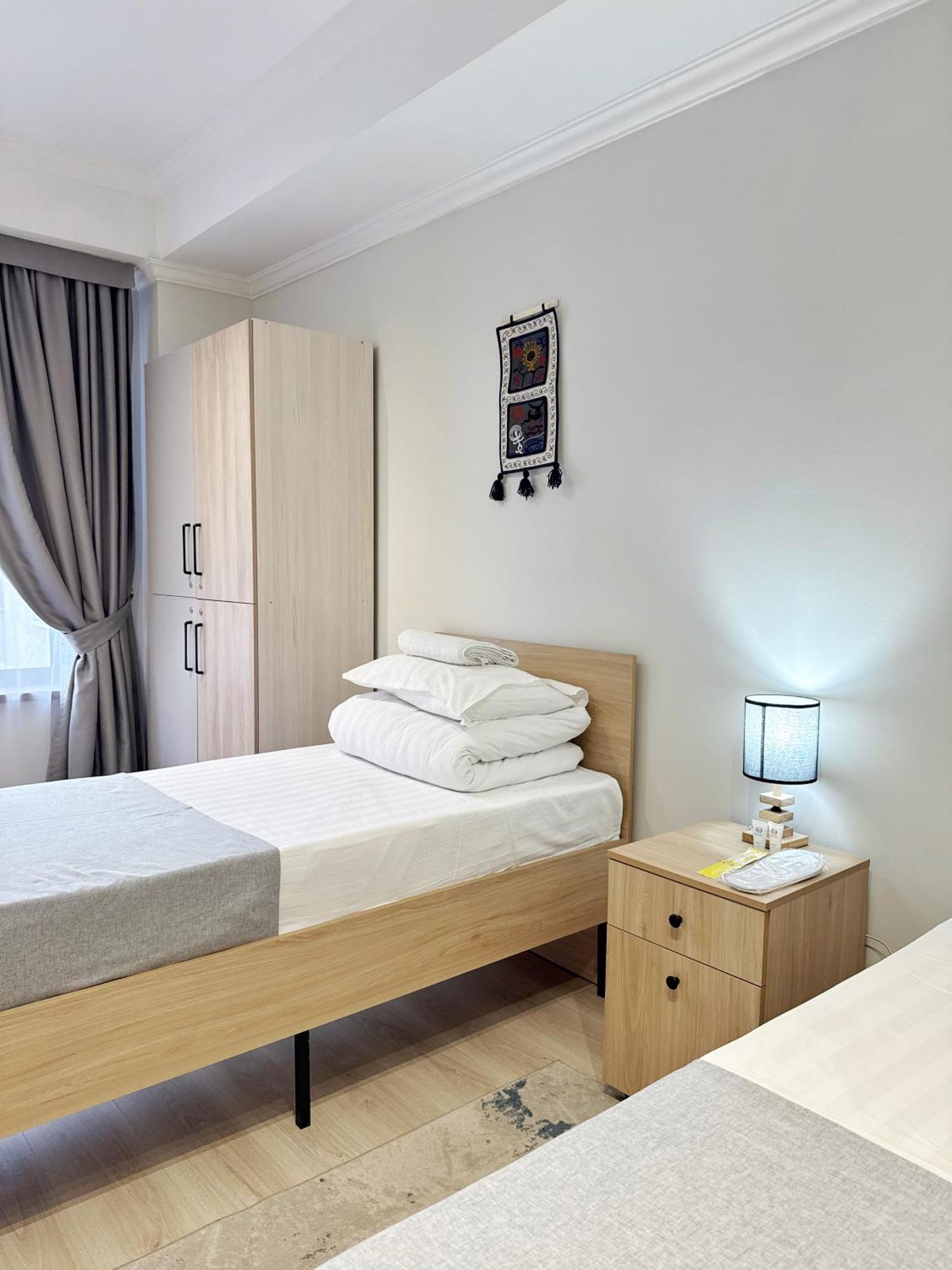 Compass Hostel Bisjkek Eksteriør bilde